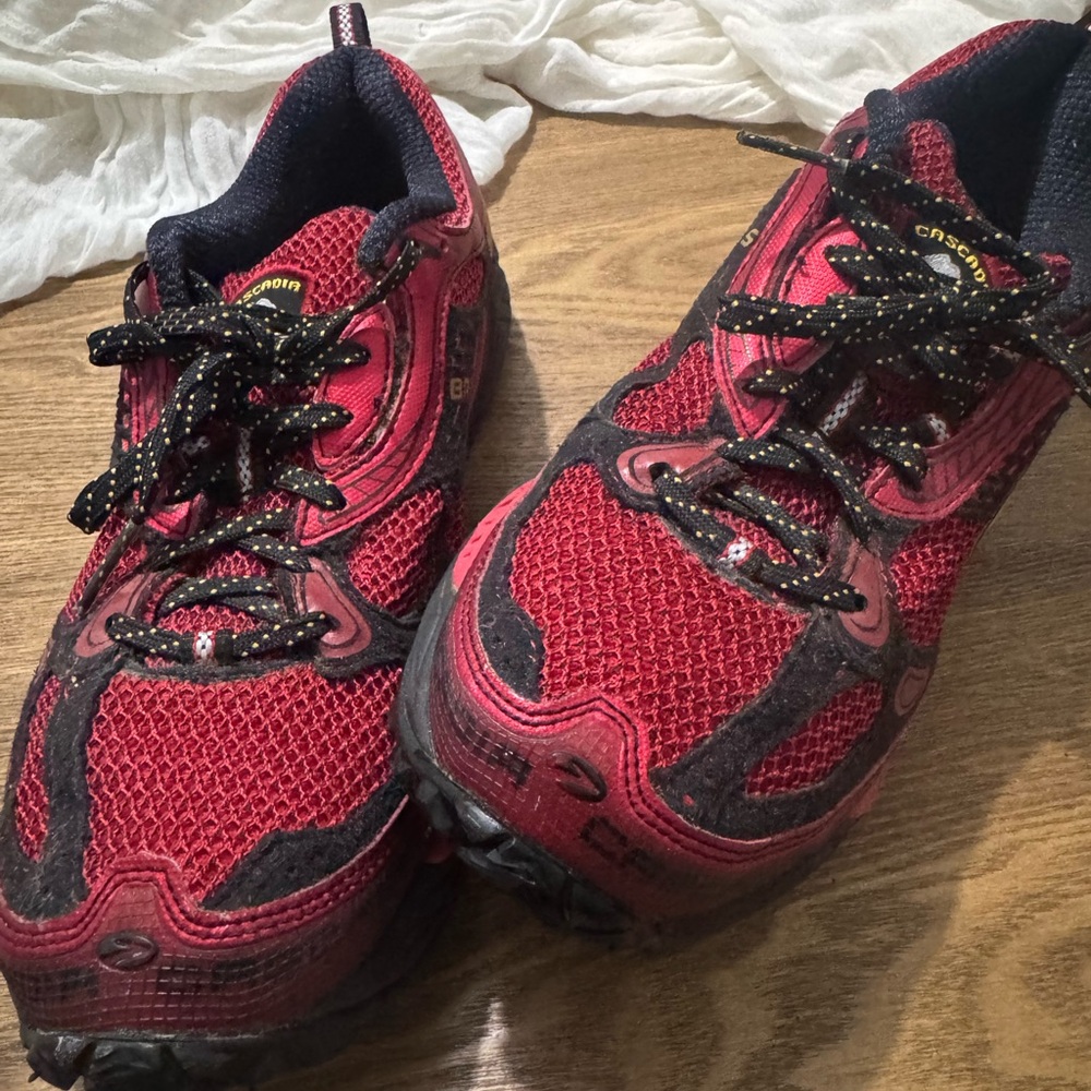 Brooks Cascadia Red and Black Running Shoes
